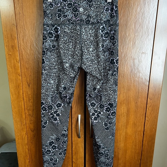 EUC Lululemon Wunder Under High-Rise Tight *Engineered Full-On Luxtreme 28” - 6 - Picture 7 of 11